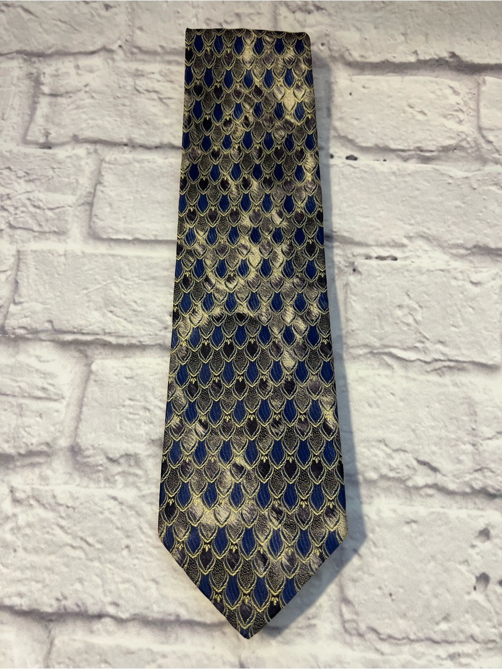 Rare 100% Silk Italian Navy and Gold Geometric Fish Scale Woven Tie